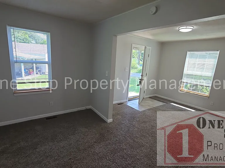 606 S Fairview Ave — Photo 4