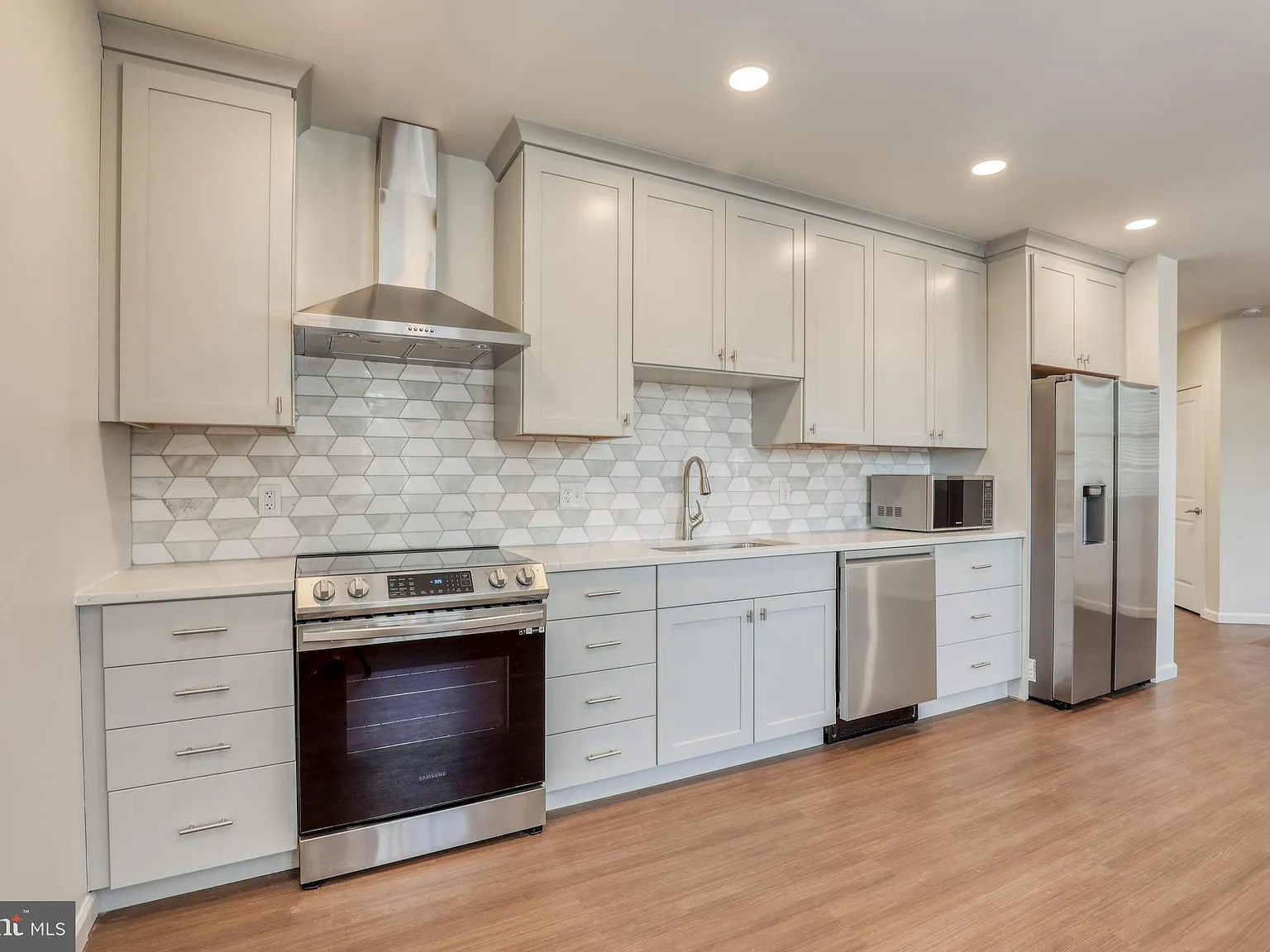 2 bed, 1150 sqft, $2,500 — Photo 1