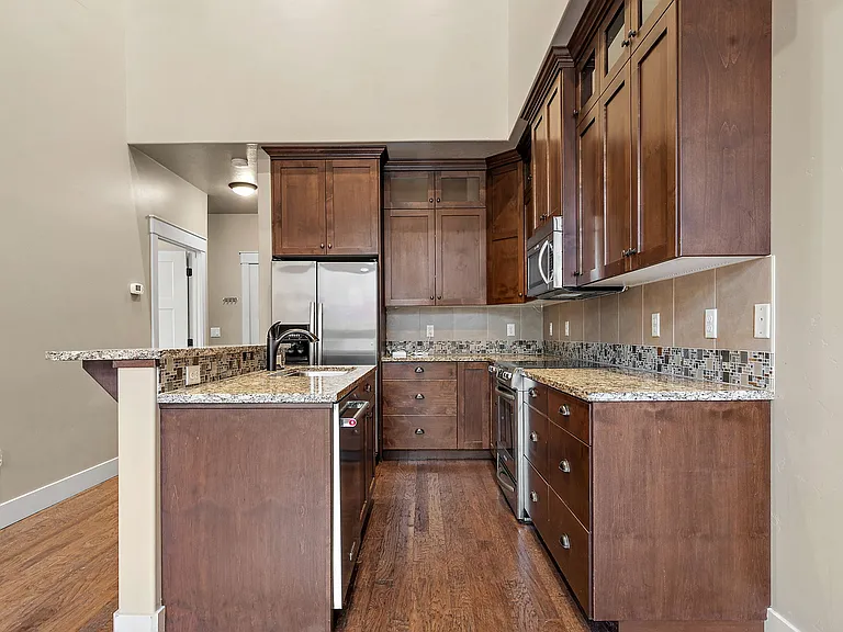923 S Lone Willow Ave — Photo 5
