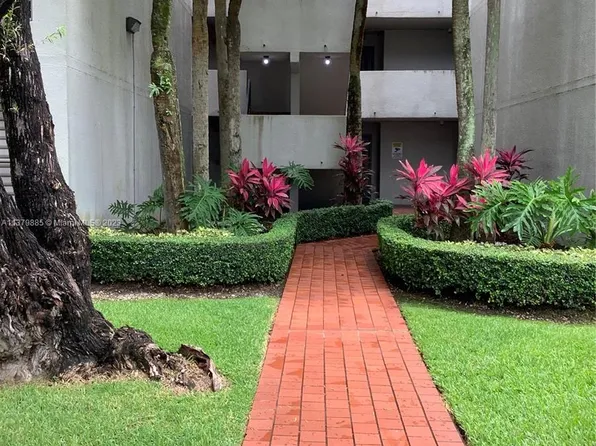 8820 SW 132nd Pl APT 103D, Miami, FL 33186