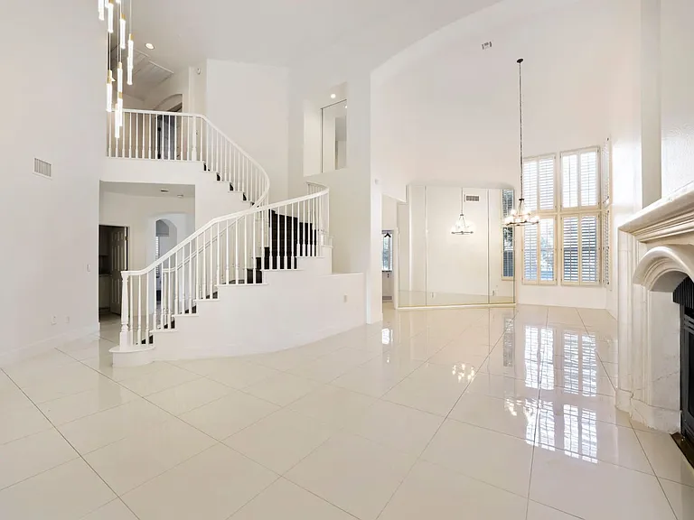 1416 Palantine Hill Dr — Photo 3