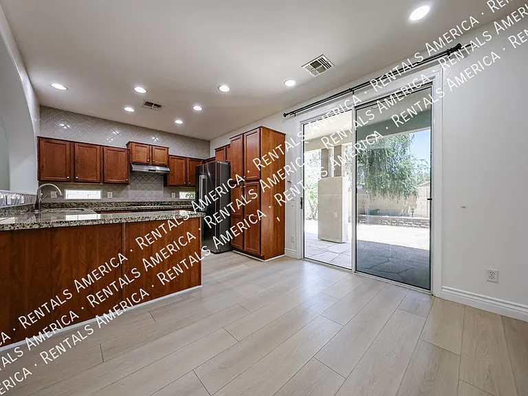 1081 N Mason Dr — Photo 29