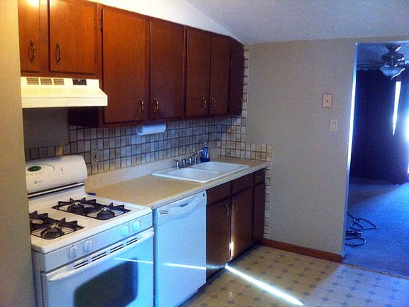 3rd image of 2705 W 5th St