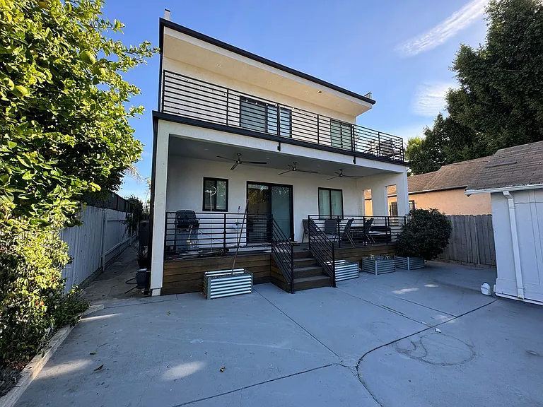 143 N Ardmore Ave — Photo 22