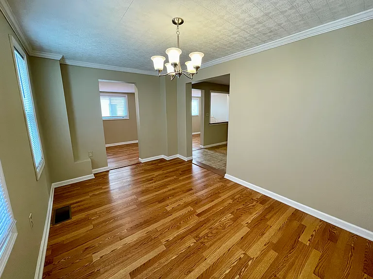 113 S Washington St — Photo 8