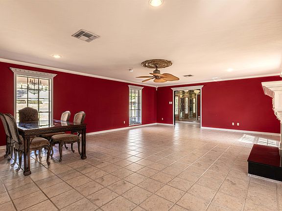 4th image of 1204 Azalea Dr