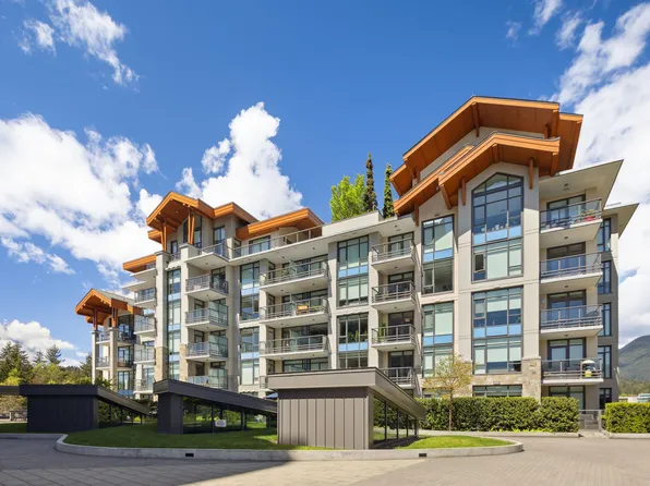 2780 Valley Centre Ave #403, North Vancouver, BC V7J 0C4