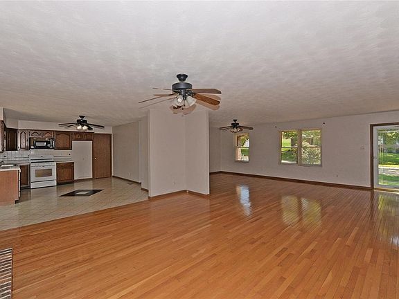 4th image of 6425 Farmcrest Ct