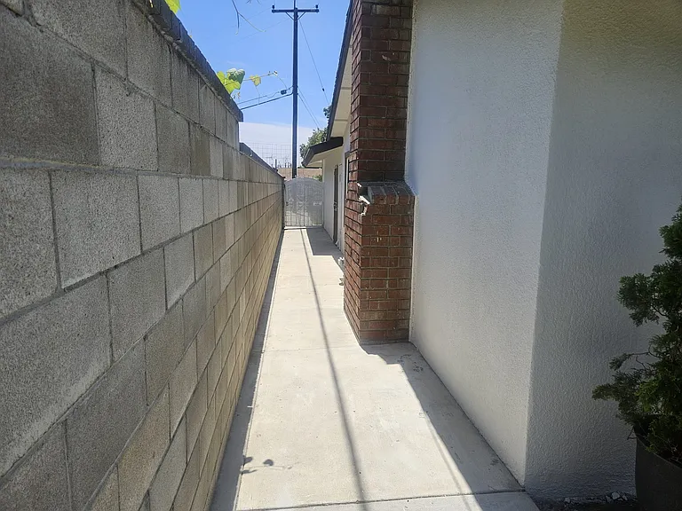 Fowler Ave — Photo 8