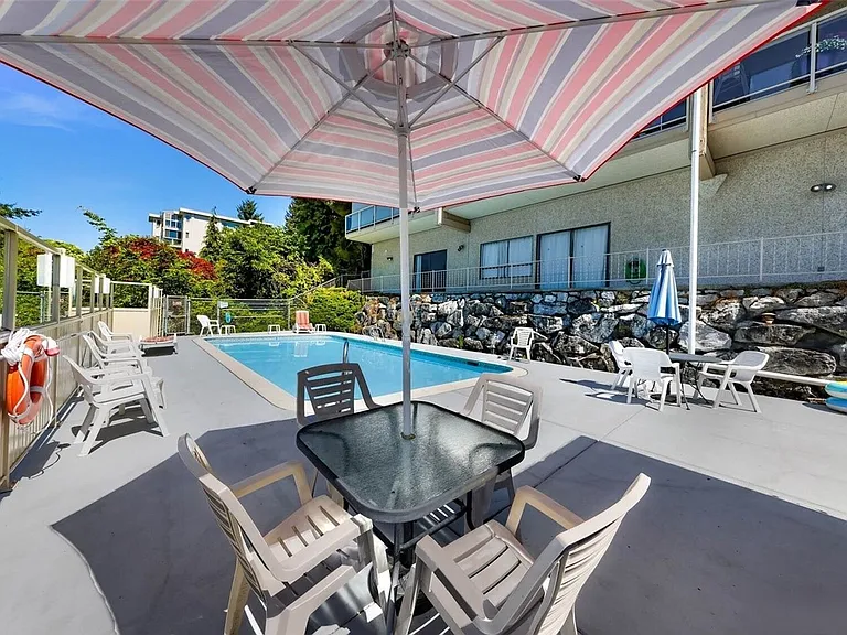 414 Boulevard St #202 — Photo 25