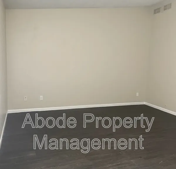 480 W 10th St — Photo 8