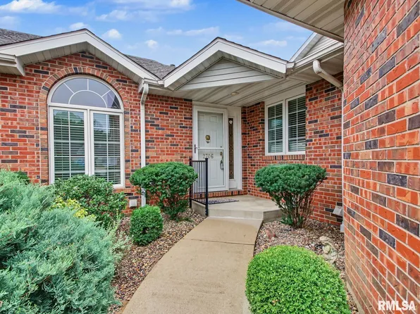 2706 NE Kings Point Northeast Dr, Quincy, IL 62305