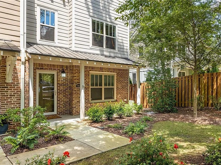 1333 Oakview Rd — Photo 25