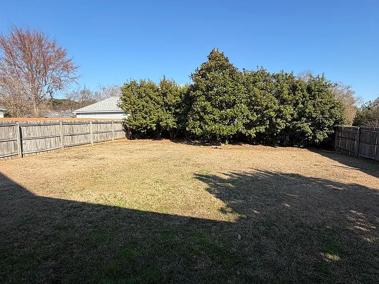 4904 Parkview Ct — Photo 3