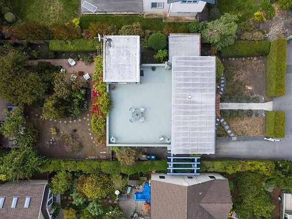 2nd image of 460 Poplar St