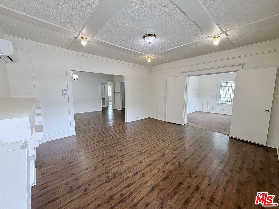 3 bed, 1.0 bath, 1340 sqft, $2,695 — Photo 2