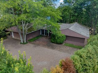 1045 Hillcrest Rd, Glencoe, IL 60022