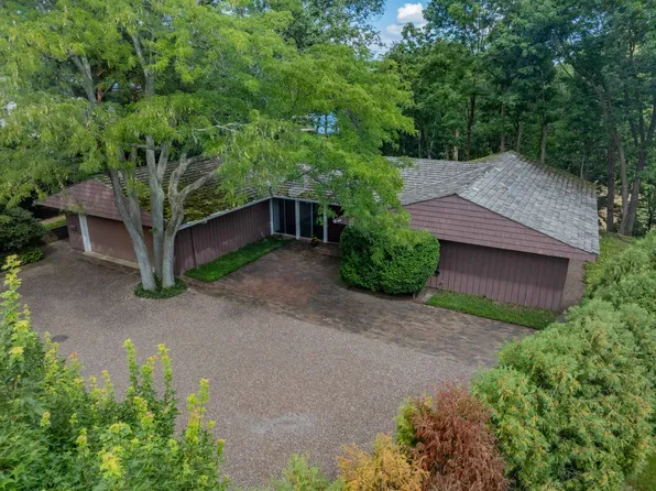1045 Hillcrest Rd, Glencoe, IL 60022