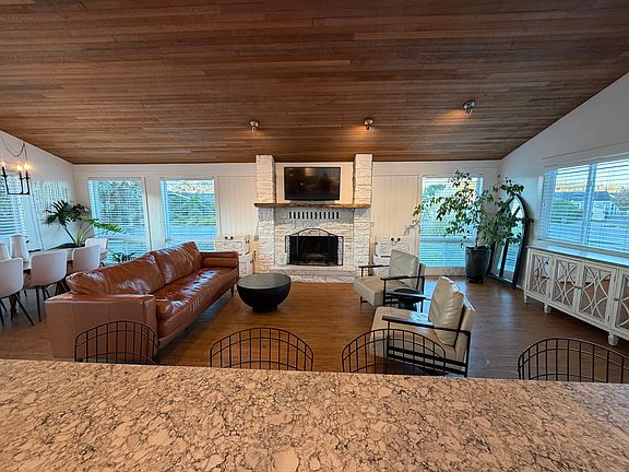 4th image of 2205 Dover Dr