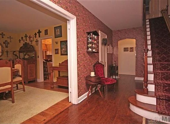 3rd image of 31 Hemlock Dr