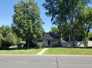 338 6th Ave SW, Cambridge, MN 55008