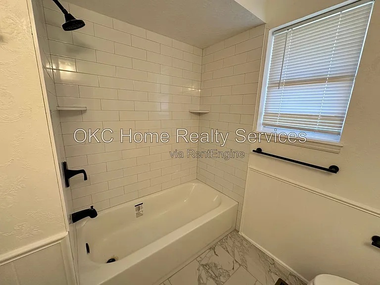 1428 SW 72nd St — Photo 15