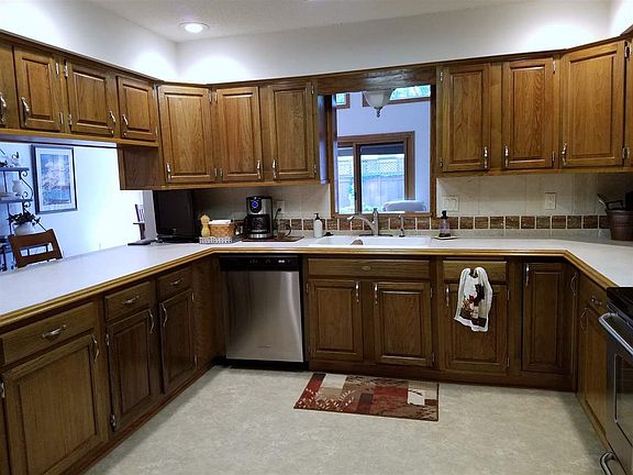 5th image of 618 N Circle Dr