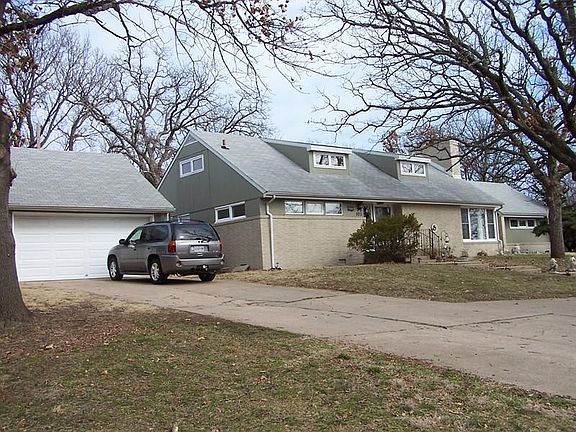 2nd image of 920 Briarwood Ln