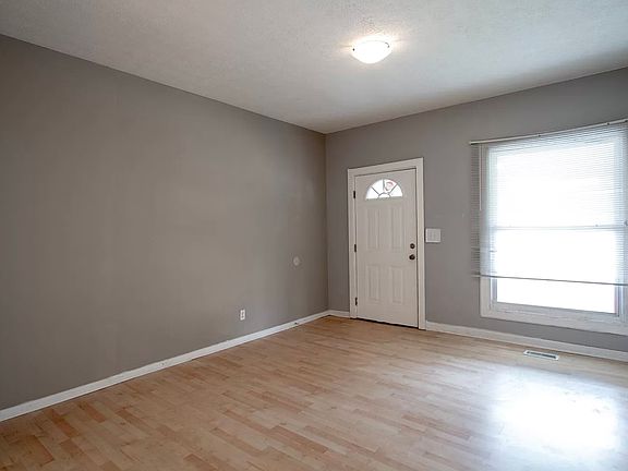 5th image of 837 W Roache St
