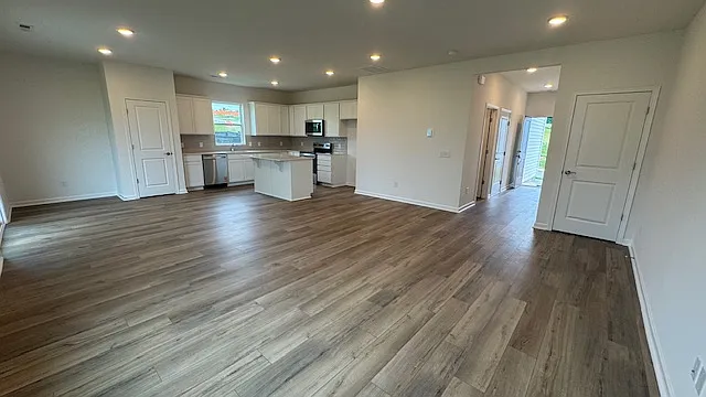 3 bed, 2.5 bath, 1922 sqft, $2,399 — Photo 4