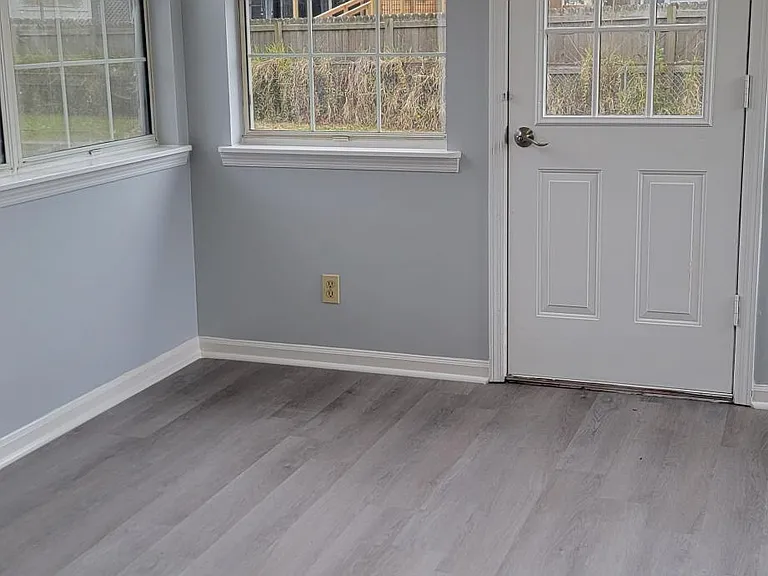 148 Richards Ct — Photo 4