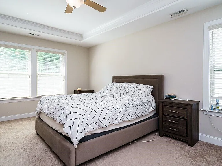 1011 Poplar St — Photo 18