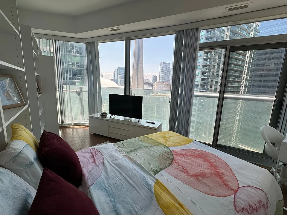 12 York St #1907B