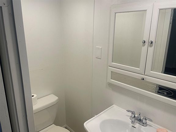 2nd image of 207 Hartsdale Dr