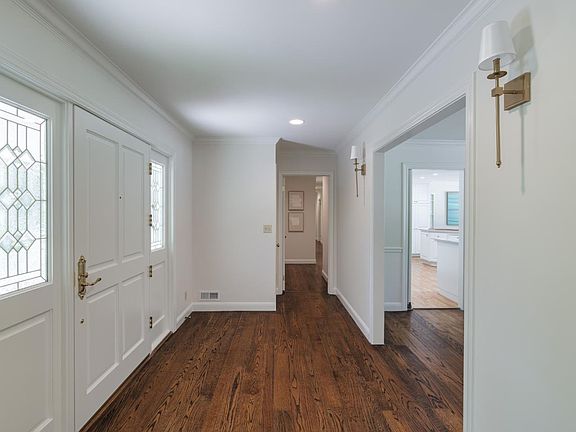 4th image of 232 Oak Grove Ave