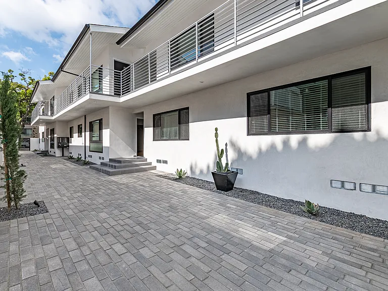 418 N Palm Dr #1 — Photo 22