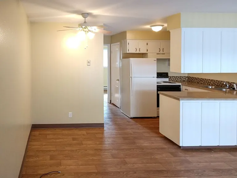 2855 Front 2865 St NE — Photo 4
