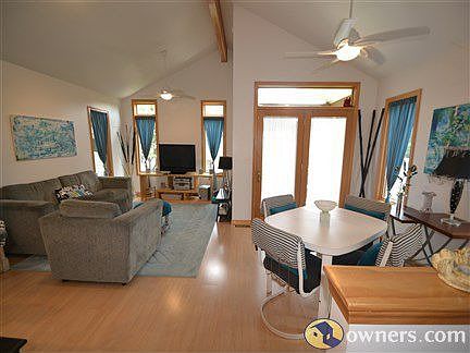 3rd image of 9209 S Avers Ave