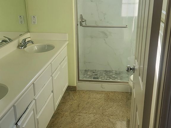4th image of 102 Kennedy Ave