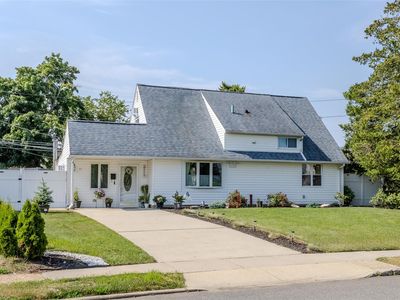 11 Friendly Road, Hicksville, NY, 11801