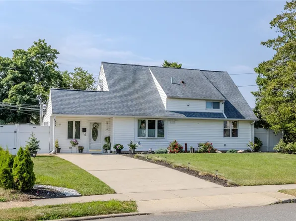 11 Friendly Road, Hicksville, NY 11801