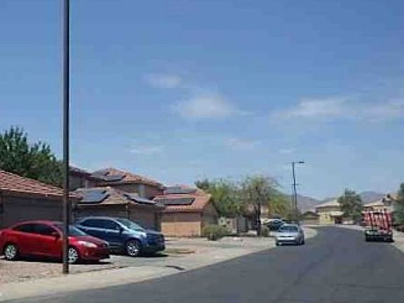 Exterior Neighborhood (street photo)