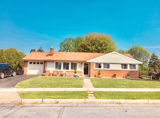 5 Spring Crest Blvd, Sinking Spring, PA 19608