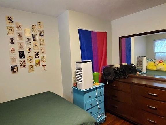 5th image of 2321 S Pond St