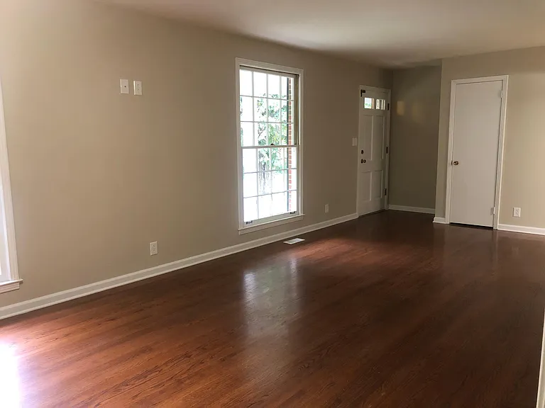 2169 Crestwood Dr — Photo 4
