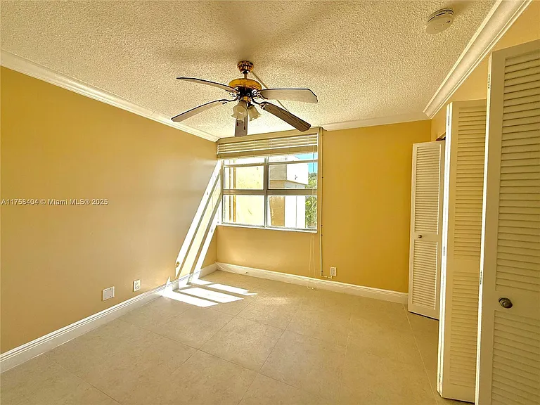 920 NE 199th St #4J — Photo 9