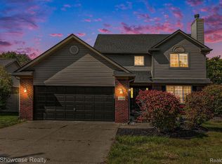33238 Green Wing Ln, Brownstown, MI 48173