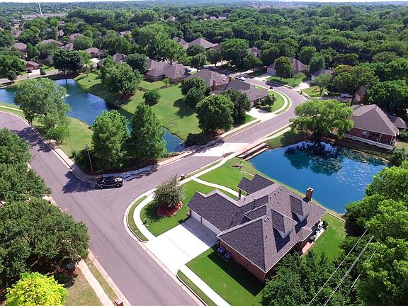 4th image of 4013 Berkshire Dr