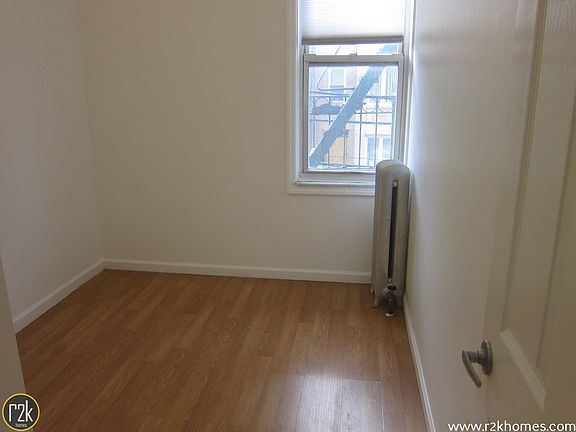 4th image of 2827 37th St APT 10