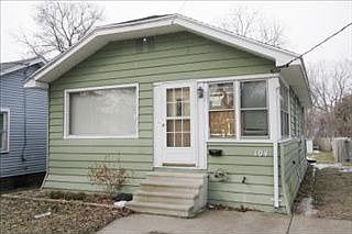 1st image of 104 Taft St